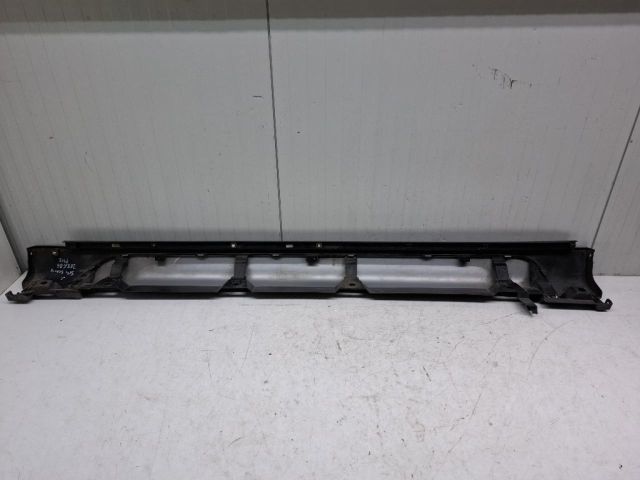 bontott SUZUKI SX4 S-Cross Jobb Küszöb Légterelő