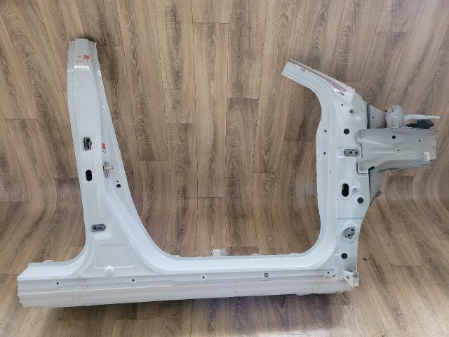 bontott SUZUKI SX4 S-Cross Jobb Küszöb