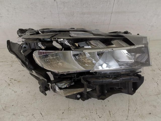 bontott SUZUKI SX4 S-Cross Jobb Ledes Fényszóró