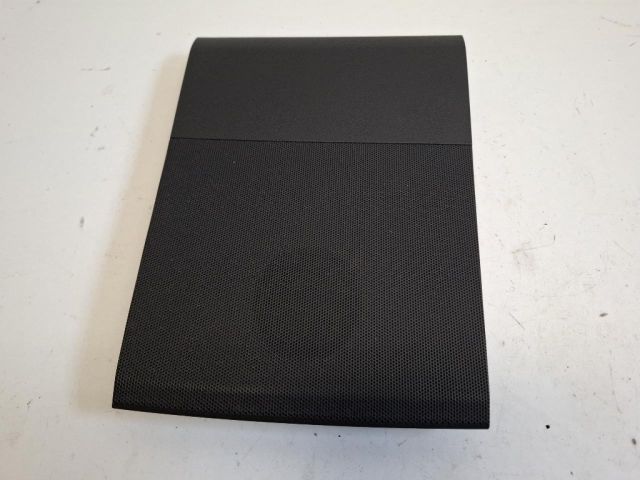 bontott SUZUKI SX4 S-Cross Műszerfal Középső Hangszóró Burkolat