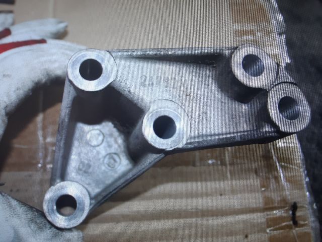 bontott SUZUKI SX4 Tartó Bak