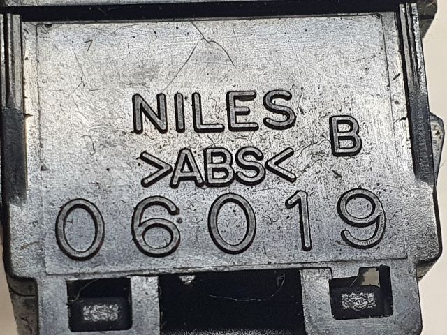 bontott SUZUKI SX4 Vészvillogó Kapcsoló