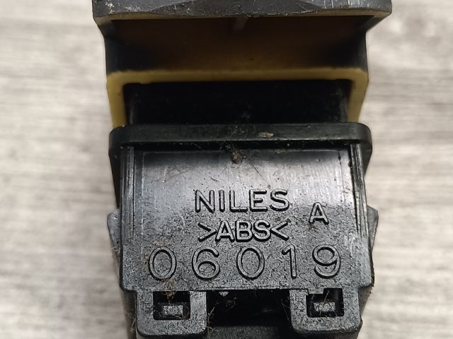 bontott SUZUKI SX4 Vészvillogó Kapcsoló