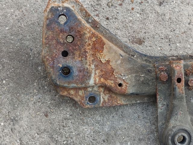 bontott SUZUKI SX4 Vízhűtő Radiátor Tartó