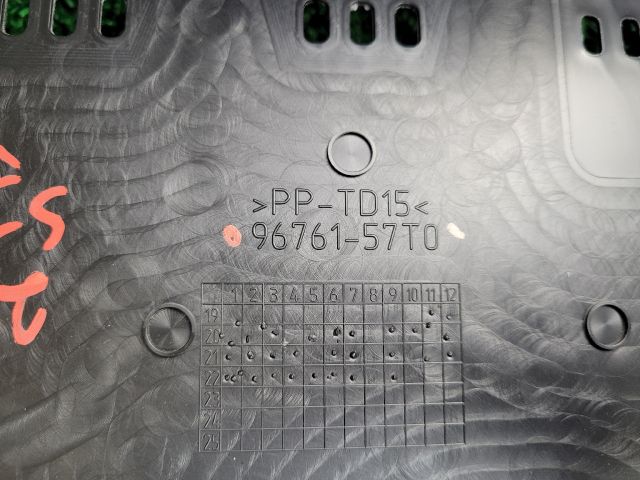 bontott SUZUKI VITARA Akkumulátor Fedél