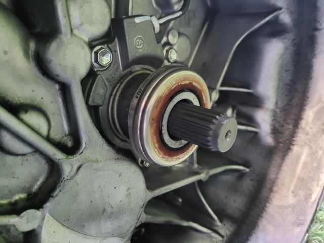 bontott SUZUKI VITARA Váltó (Mechanikus)