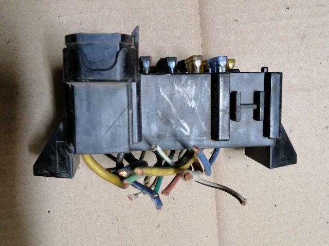 bontott SUZUKI VITARA Biztosítéktábla Motortér