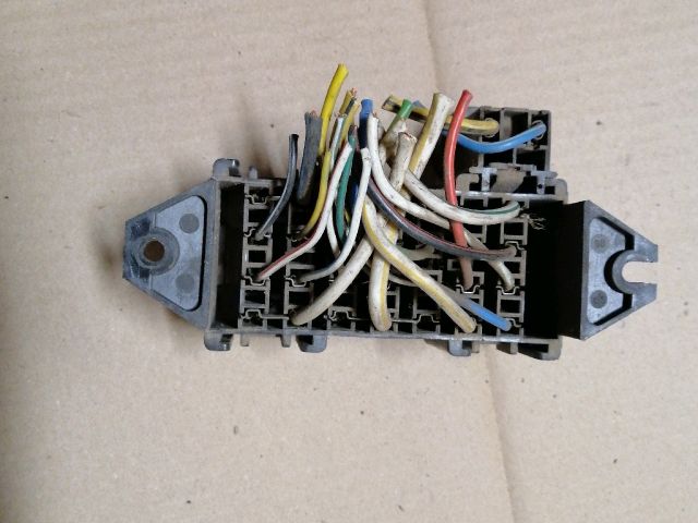 bontott SUZUKI VITARA Biztosítéktábla Motortér