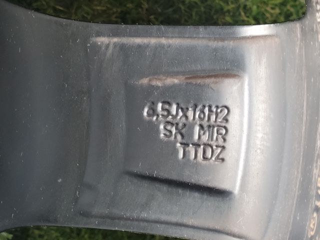 bontott SUZUKI VITARA Alufelni Gumival (1 db)