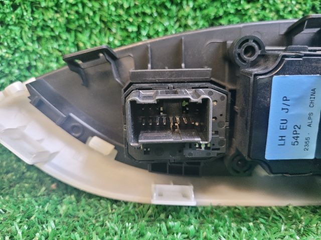 bontott SUZUKI VITARA Bal első Ablakemelő Kapcsoló