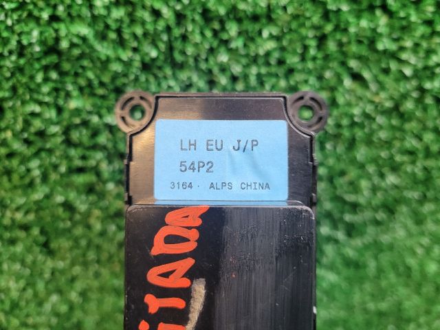 bontott SUZUKI VITARA Bal első Ablakemelő Kapcsoló