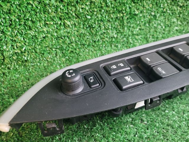 bontott SUZUKI VITARA Bal első Ablakemelő Kapcsoló