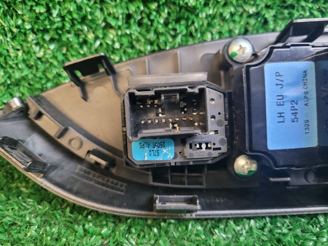 bontott SUZUKI VITARA Bal első Ablakemelő Kapcsoló