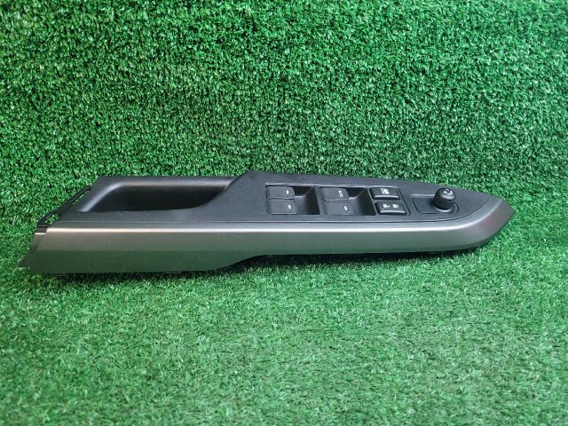 bontott SUZUKI VITARA Bal első Ablakemelő Kapcsoló