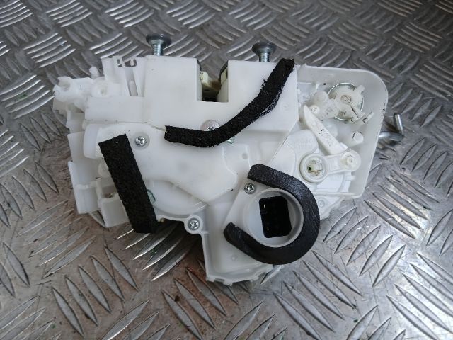 bontott SUZUKI VITARA Bal első Ajtózár