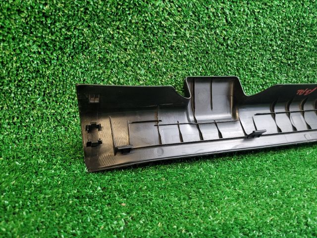 bontott SUZUKI VITARA Bal első Belső Küszöb Burkolat