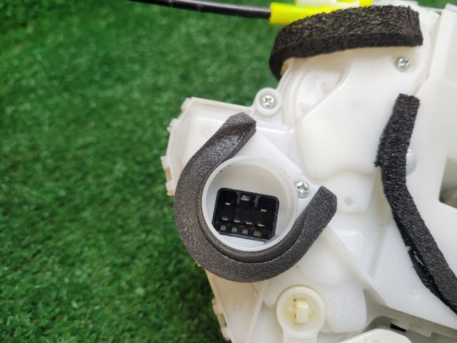 bontott SUZUKI VITARA Bal első Központizár Motor