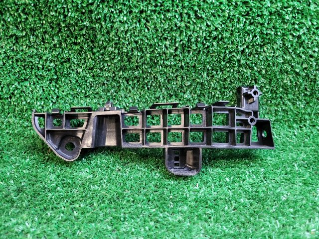 bontott SUZUKI VITARA Bal első Lökhárító Tartó (Műanyag)