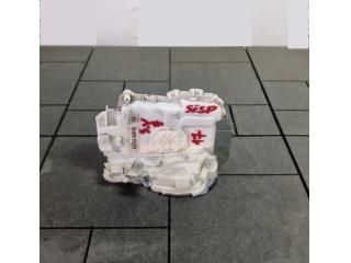 bontott SUZUKI VITARA Bal hátsó Ajtózár