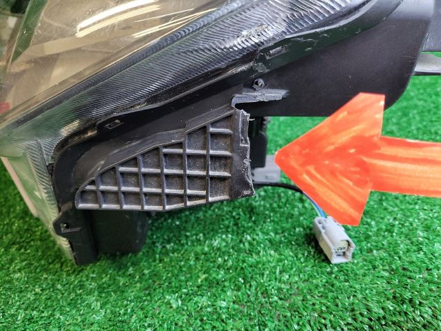 bontott SUZUKI VITARA Bal Ledes Fényszóró