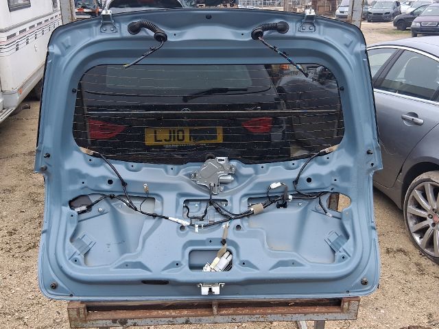 bontott SUZUKI VITARA Csomagtérajtó (Részeivel)