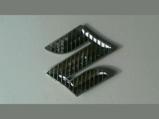 bontott SUZUKI VITARA Első Embléma