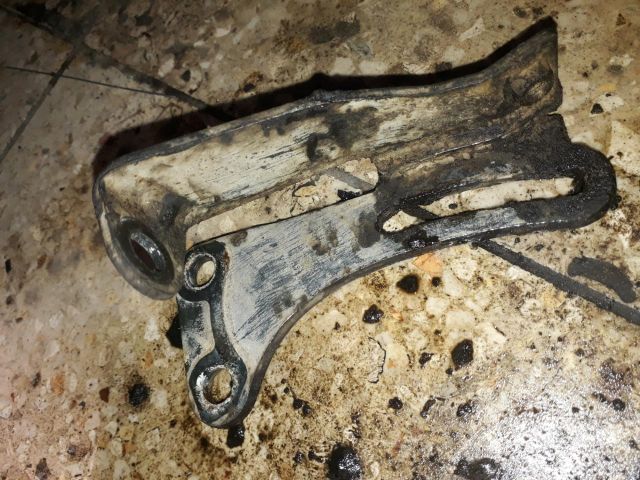 bontott SUZUKI VITARA Generátor Tartó Bak