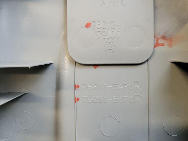 bontott SUZUKI VITARA Jobb B Oszlop Burkolat