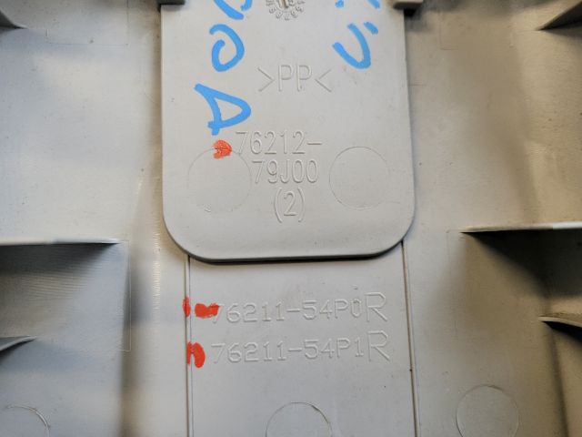 bontott SUZUKI VITARA Jobb B Oszlop Burkolat