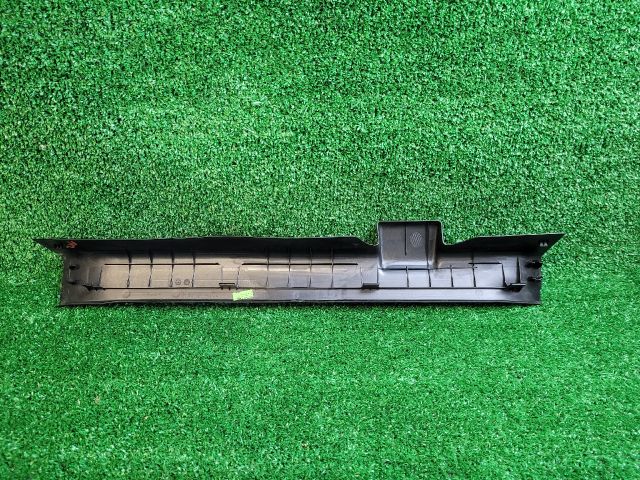 bontott SUZUKI VITARA Jobb első Belső Küszöb Burkolat