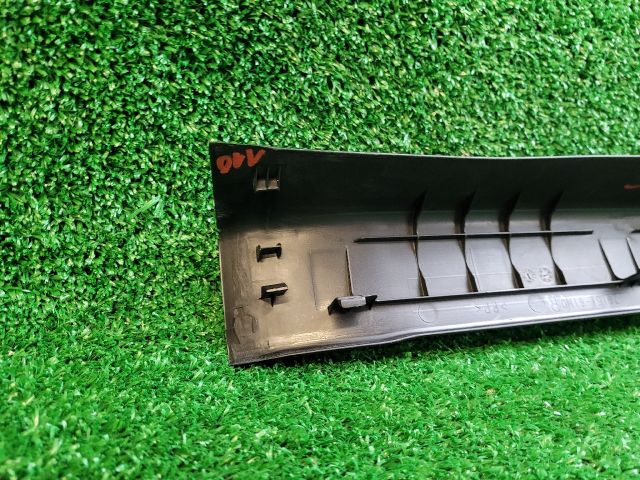 bontott SUZUKI VITARA Jobb első Belső Küszöb Burkolat