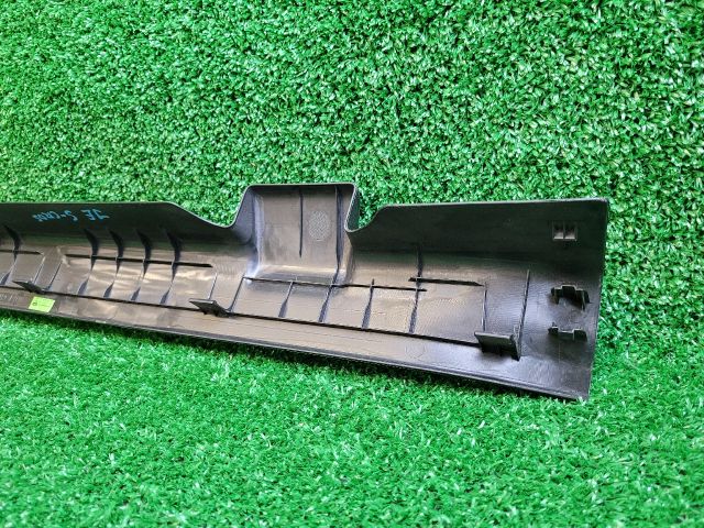 bontott SUZUKI VITARA Jobb első Belső Küszöb Burkolat