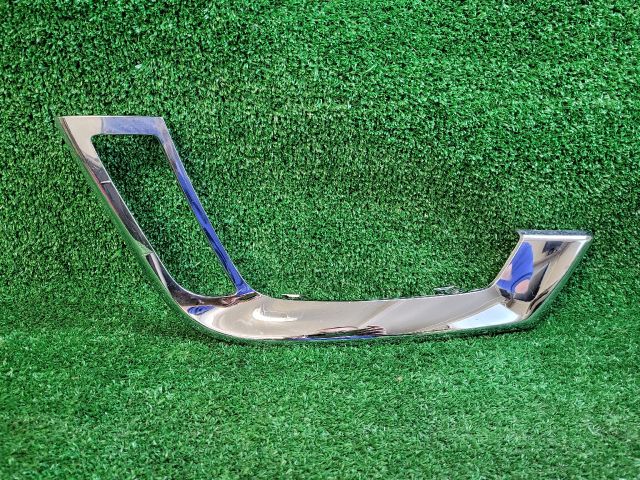 bontott SUZUKI VITARA Jobb első Lökhárító Díszléc