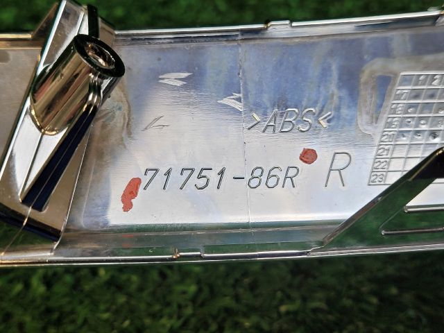 bontott SUZUKI VITARA Jobb első Lökhárító Díszléc