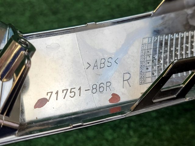 bontott SUZUKI VITARA Jobb első Lökhárító Díszléc