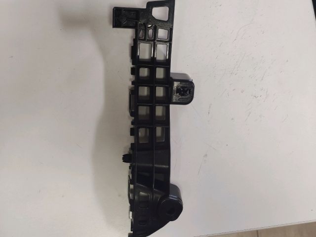 bontott SUZUKI VITARA Jobb első Oldal Lökhárító Tartó (Műanyag)