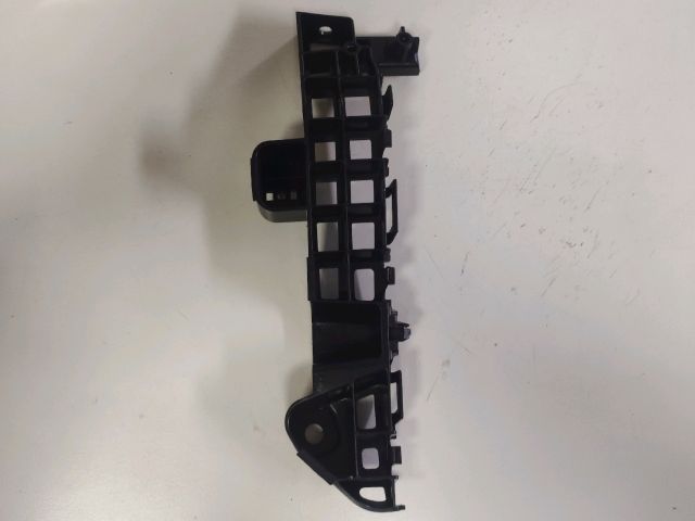 bontott SUZUKI VITARA Jobb első Oldal Lökhárító Tartó (Műanyag)