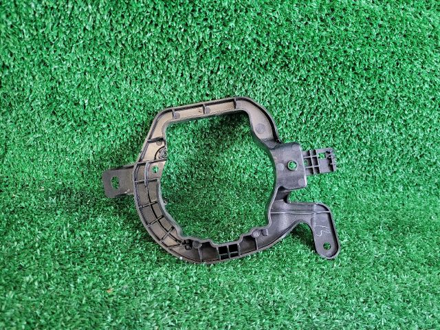 bontott SUZUKI VITARA Jobb Ködfényszóró Tartó