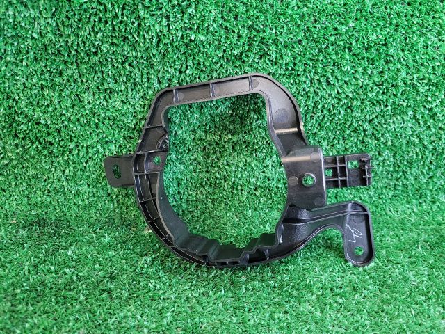 bontott SUZUKI VITARA Jobb Ködfényszóró Tartó