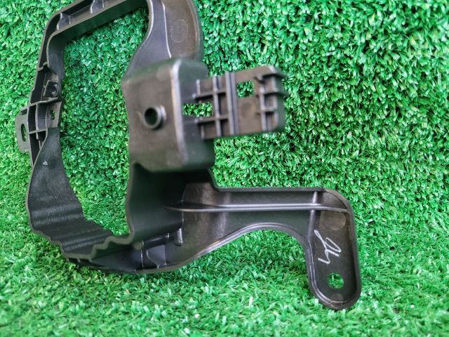 bontott SUZUKI VITARA Jobb Ködfényszóró Tartó