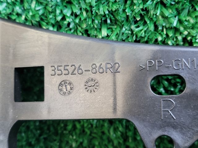 bontott SUZUKI VITARA Jobb Ködfényszóró Tartó