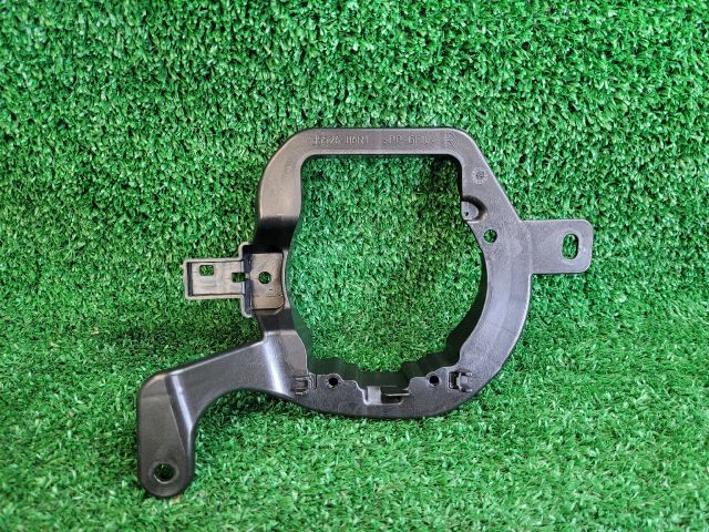 bontott SUZUKI VITARA Jobb Ködfényszóró Tartó