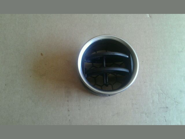 bontott SUZUKI VITARA Középső Bal Szellőző