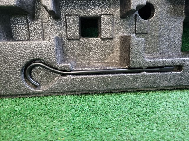 bontott SUZUKI VITARA Pótkerék Szerszámtartó