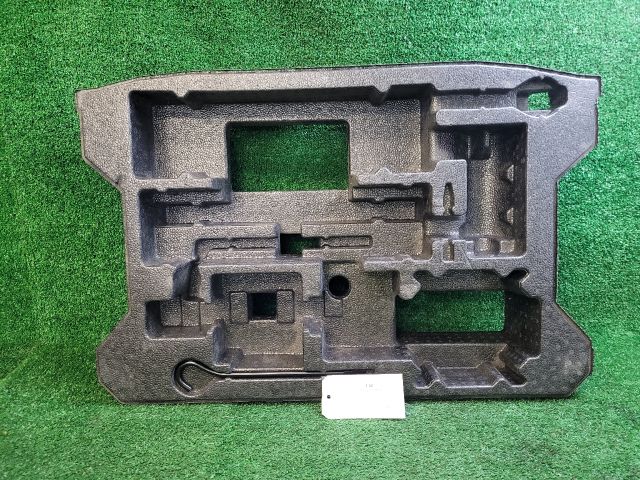 bontott SUZUKI VITARA Pótkerék Szerszámtartó