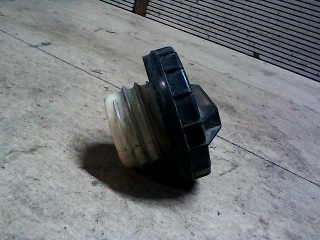 bontott SUZUKI WAGON R PLUS Tanksapka