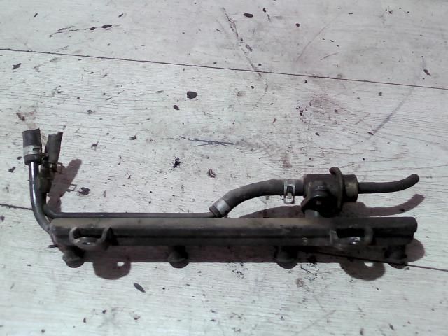 bontott SUZUKI WAGON R PLUS Porlasztó Sor / Híd