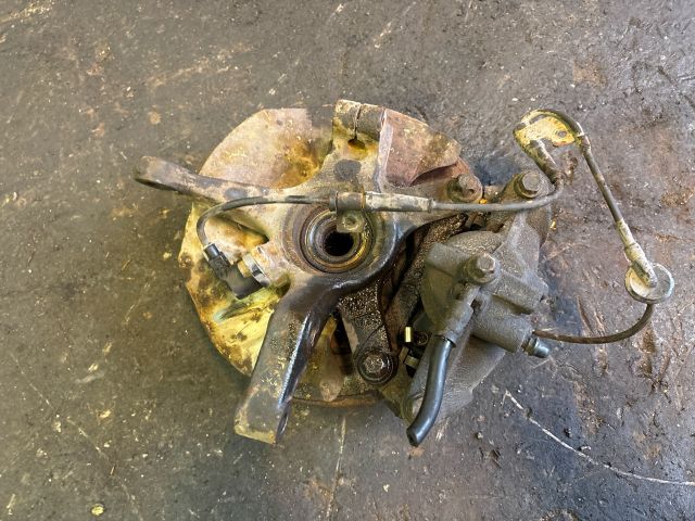 bontott SUZUKI WAGON R PLUS Jobb első Csonkállvány Kerékaggyal