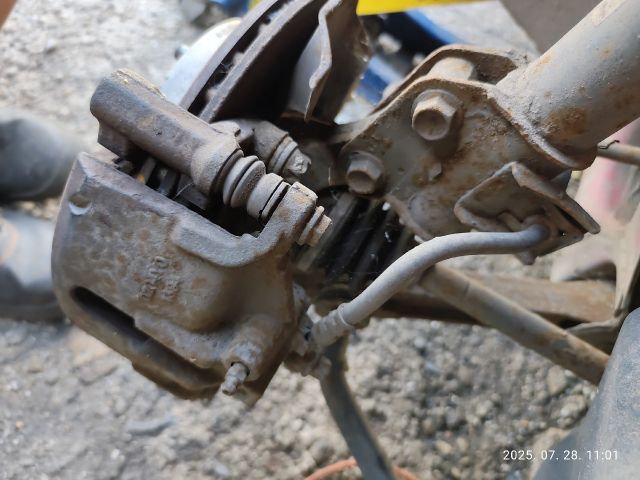 bontott SUZUKI WAGON R PLUS Jobb első Csonkállvány Kerékaggyal