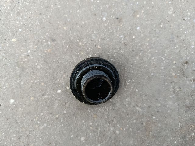 bontott SUZUKI WAGON R PLUS Olajbeöntő Sapka